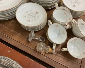 Noritake China Laverne Pattern Set of Dishes