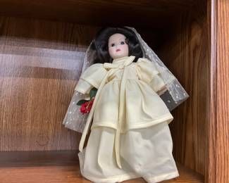 Danbury Mint Brides of America Series - Lindsey - A Contemporary Bride Doll