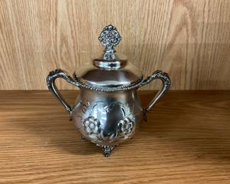 New Amsterdam Silver Co Silver Plated Covered Sugar Dish