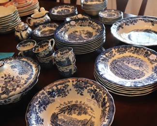 Variety of individually priced blue and white china, DR