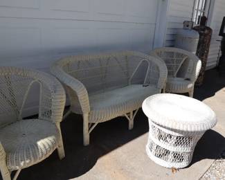 Set of wicker; Outside