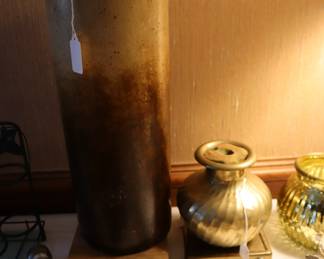 Various accessories on table, Den