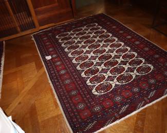 Fine, detailed Persian rug, Den