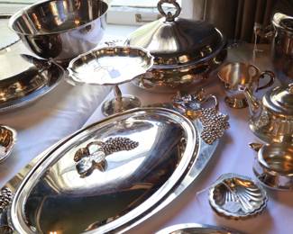 Silver serving pieces in DR