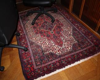 Detailed Persian rug, Den