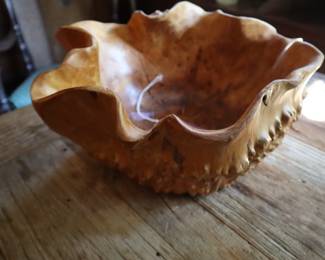 Handsome hand carved wood bowl, Den