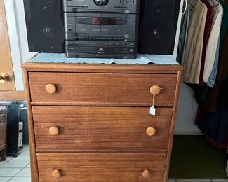 4 drawer dresser with stereo on top