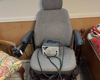 Electric wheelchair