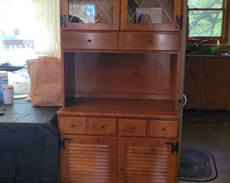 Vintage Ethan Allen Display Hutch. In excellent condition. Two pieces