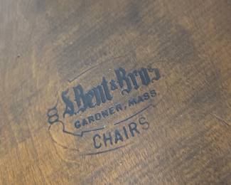 6 chairs, 4 are captain chairs. Table and chairs are in great condition