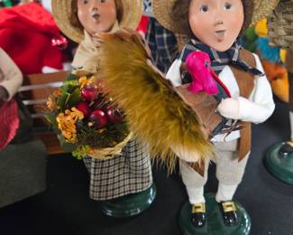Buyers Choice Carolers Willamsburg Edition 