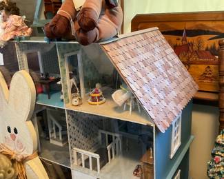 Dollhouse with furniture