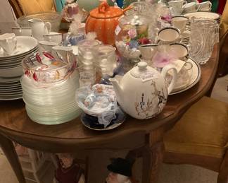 Glassware of all kinds including serving trays
