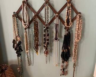 Lots of good.jewelry here 