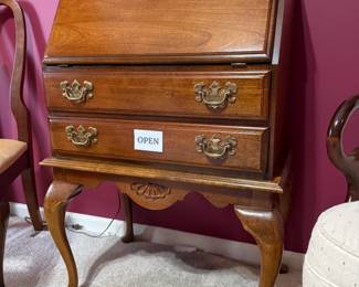 Queen Anne butler table