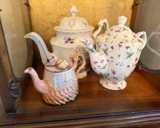 Teapots and tea cups with brands such as: Cordon Bleu, Nantucket, Porcelain Treasures, Royal Danube, Laura Ashley, Baum Bros, David Michael, Windsor, Royal Albert, Sadler, Arthur Wood & Son, Royal Caldone, Royal Castle, Chugai, Tuscan, Royal Heritage, Wade, Taylor & Kent, Villeroy & Boch, Collingwoods, Royal Vale, Old Foley, Victoria and Albert, Miracle Maize Cornbread