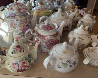 Teapots and tea cups with brands such as: Cordon Bleu, Nantucket, Porcelain Treasures, Royal Danube, Laura Ashley, Baum Bros, David Michael, Windsor, Royal Albert, Sadler, Arthur Wood & Son, Royal Caldone, Royal Castle, Chugai, Tuscan, Royal Heritage, Wade, Taylor & Kent, Villeroy & Boch, Collingwoods, Royal Vale, Old Foley, Victoria and Albert, Miracle Maize Cornbread
