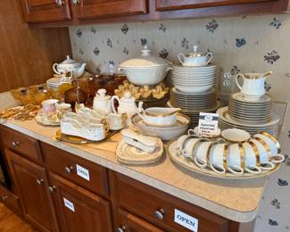 Noritake signature gold 63 piece set 