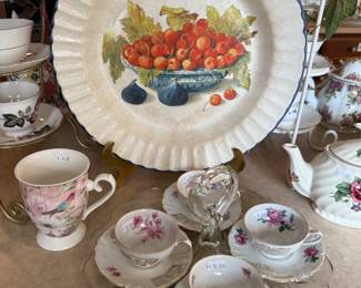 Teapots and tea cups with brands such as: Cordon Bleu, Nantucket, Porcelain Treasures, Royal Danube, Laura Ashley, Baum Bros, David Michael, Windsor, Royal Albert, Sadler, Arthur Wood & Son, Royal Caldone, Royal Castle, Chugai, Tuscan, Royal Heritage, Wade, Taylor & Kent, Villeroy & Boch, Collingwoods, Royal Vale, Old Foley, Victoria and Albert, Miracle Maize Cornbread