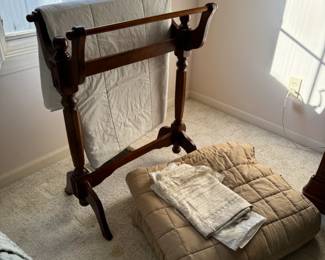 Gorgeous, sturdy and solid, quilt rack. Goose down comforters/duvets