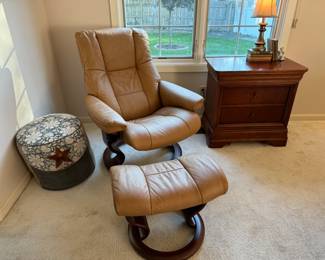 Stressless recliner and ottoman, purchased from Carter's 2021. Paid $3K. Thomasville small chest. There are 3 pieces of this set. Purchased from Carter's Furniture.