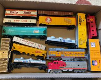 15 HO Scale Train Cars 