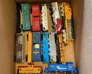 14 HO Scale Train Cars 