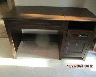 Desk with USB plugins