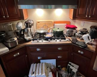 Kitchen & cook wares including le creuset