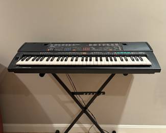 Yamaha PSR-85 Piano & Stand
