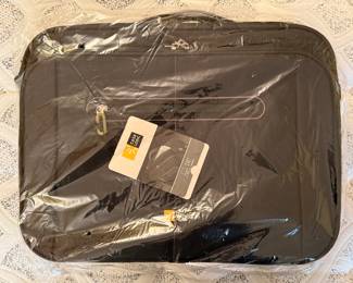 New Case Logic 16" Laptop Case