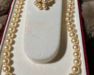 Vintage Majorica Pearl Necklace