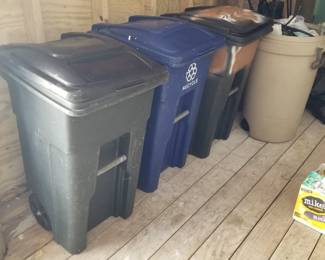 Trash & recycling cans