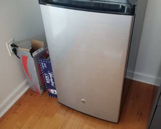GE dorm size refrigerator