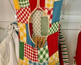 Vintage Clothes Pin Hanger and Clothes Pins 