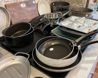 Kitchen pots/pans