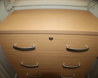 Chest Dresser with Five Drawers with Lock