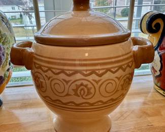 Artimino Firenze lidded bowl.