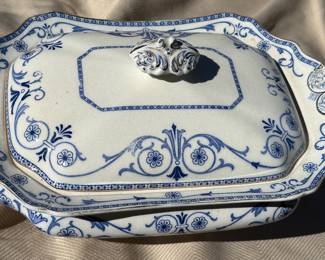 English made "Leighton" by Burgess and Leigh covered vegetable dish.