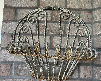 Iron wall basket