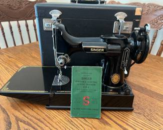 Singer 221 Featherweight with box and accessories. 