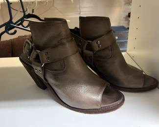 Frye size 8.5 