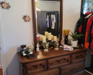 7 Drawer Dresser w/ Mirror