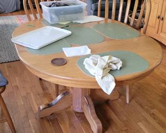 Table with 4 chairs 