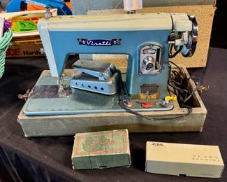 Vintage VINETTI Table Top Sewing Machine