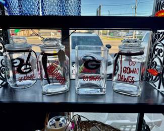GEORIGA Bulldogs Glass Storage Containers, the perfect gift for your fav GA fan