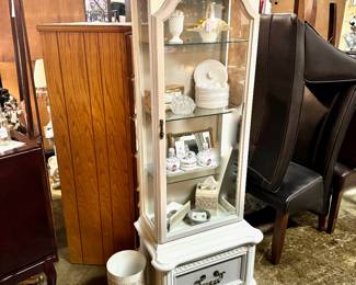 GREAT Style, Size, and this is a very Versatile Piece for ANY ROOM! 2-toned, solid wooden, vintage, lighted CURIO cabinet, with an arched glass hinged door, tall glass sides (for additional natural lighting), ornate dintil crown moulding, adjustable glass shelves, and storage drawer. H-67", W-19", D-16"