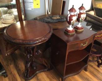 Lion Pedestal Table
