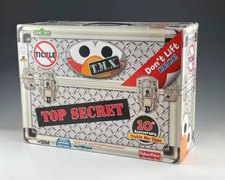 Fisher Price Tickle Me Elmo TMX Top Secret 10th Anniversary, NEW