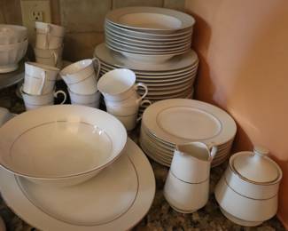 the cellar classic elegance China Set 